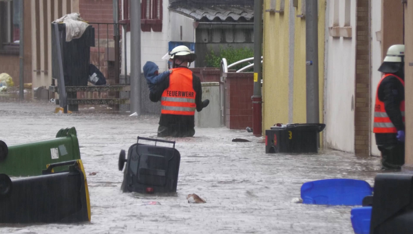 ألمانيا تحت الماء: فيضانات عارمة تُجبر المئات على مغادرة منازلهم