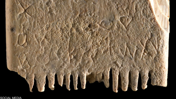 العثور على كتابة كنعانية على مشط قديم لإزالة القمل