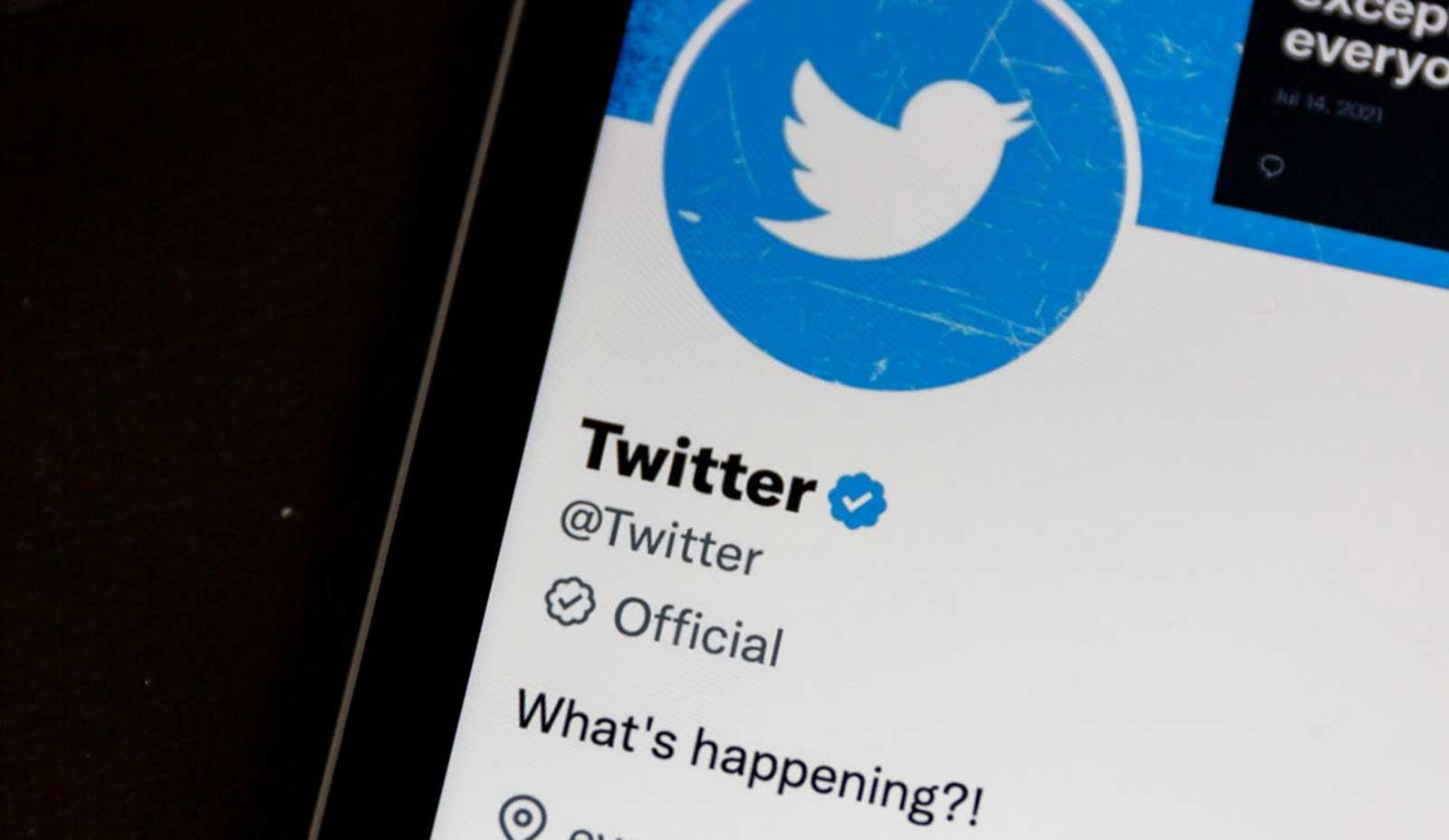 تويتر تعيد علامة "رسمي".. واختفاء خيار اشتراك العلامة الزرقاء