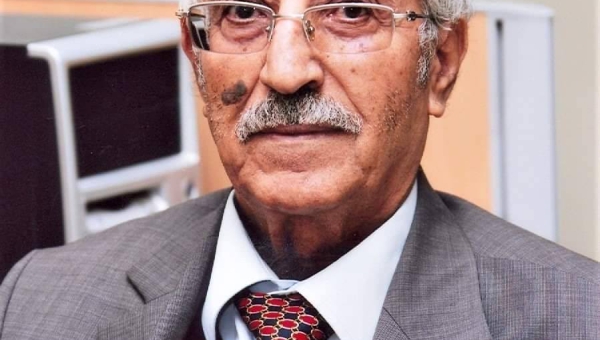 اليمن حزين.. وفاة الأديب الكبير عبد العزيز المقالح عن عمر ناهز 84 عاما