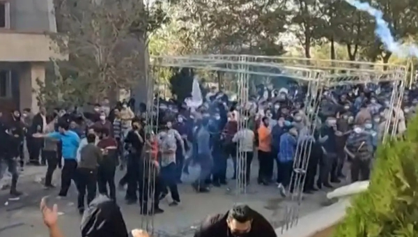 إيران تعلن حل شرطة الأخلاق تحت ضغط الاحتجاجات الأخيرة