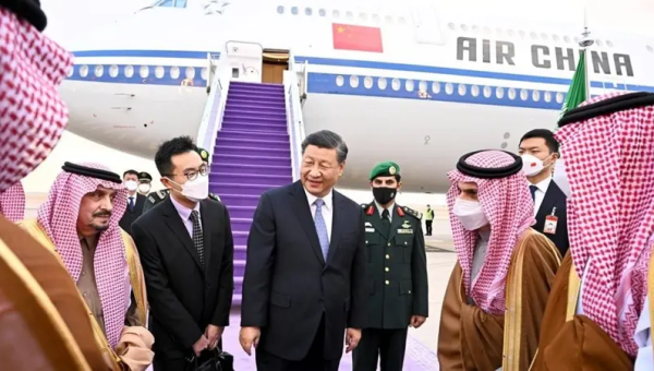 الرئيس الصيني يصل السعودية في زيارة رسمية