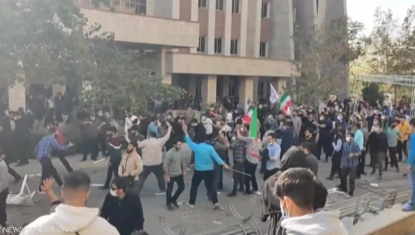 أول إعدام لمدان في الاحتجاجات بإيران