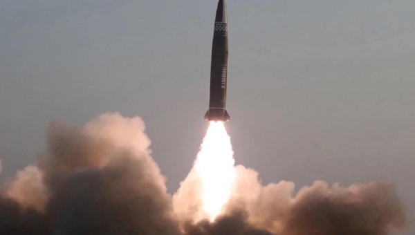 توتر غير مسبوق.. كوريا الشمالية تطلق صاروخين باليستيين باتجاه بحر اليابان