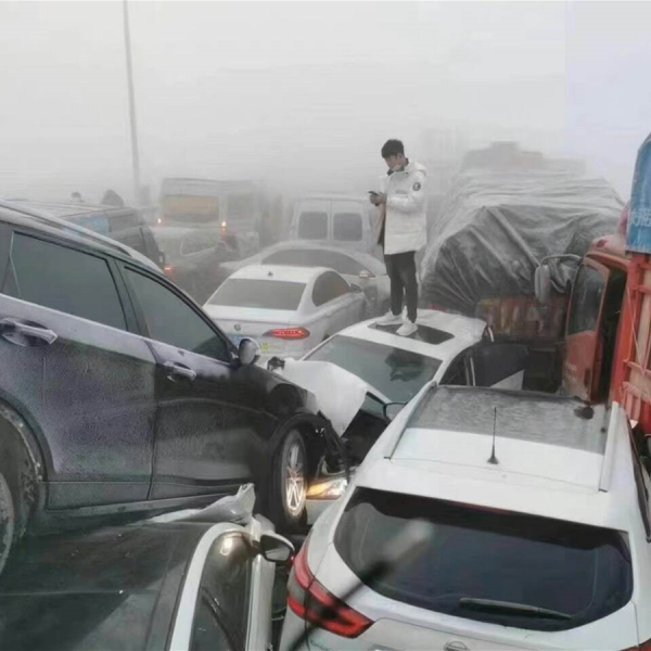 الصين.. اصطدام أكثر من 200 سيارة بسبب الضباب
