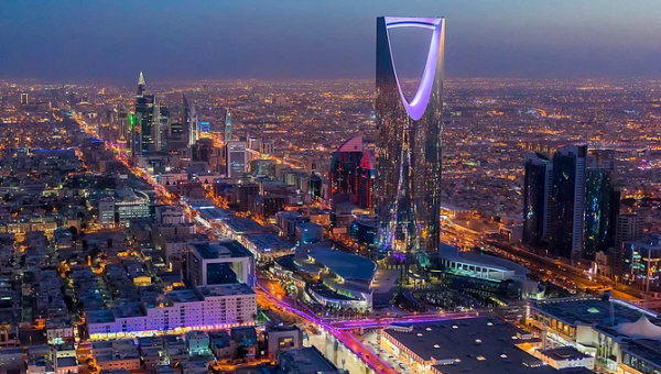 دراسة: شركات بالسعودية تخطط لزيادة في الرواتب في 2023