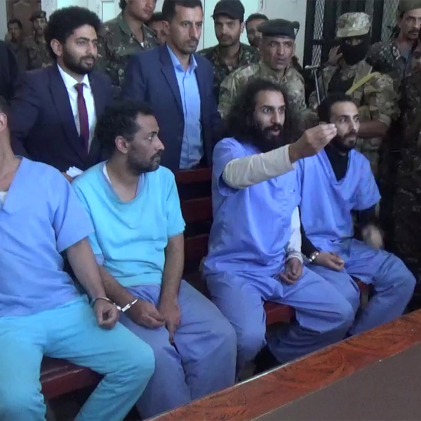 بتهم من بينها "إذاعة اخبار كاذبة".. جماعة الحوثي تبدأ محاكمة 4 مختطفين من نشطاء مواقع التواصل الاجتماعي
