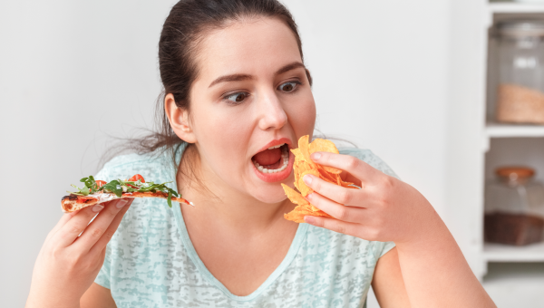 دراسة جديدة تحذر: تناول وجبة واحدة يوميا قد يؤدي إلى الوفاة