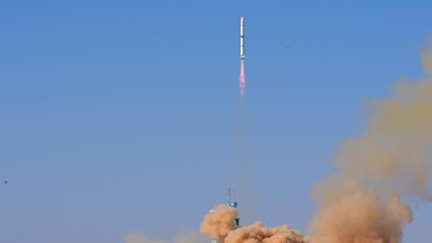 دولة عربية  تعلن إطلاق قمر صناعي من الصين