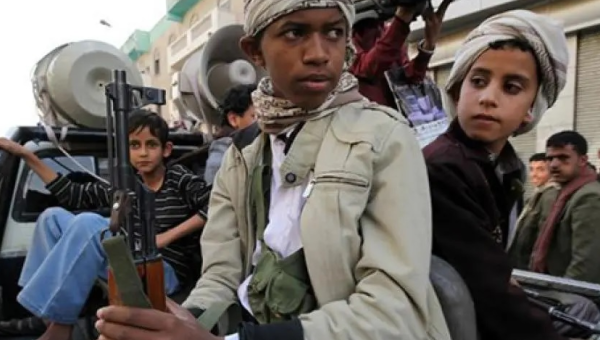 منظمة حقوقية ترصد تجنيد 45 طفلاً في اليمن الشهر الماضي