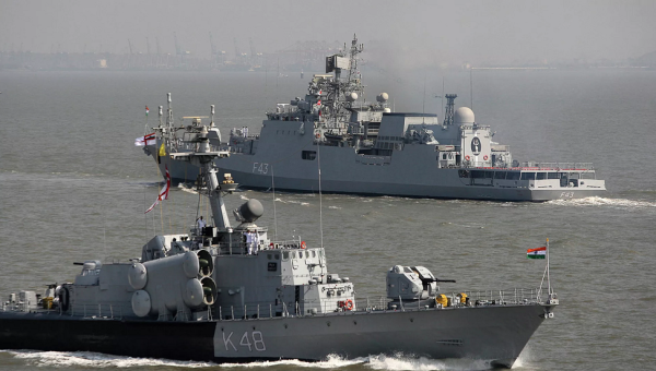 البحرية الهندية تختبر سلاح قوي في بحر العرب
