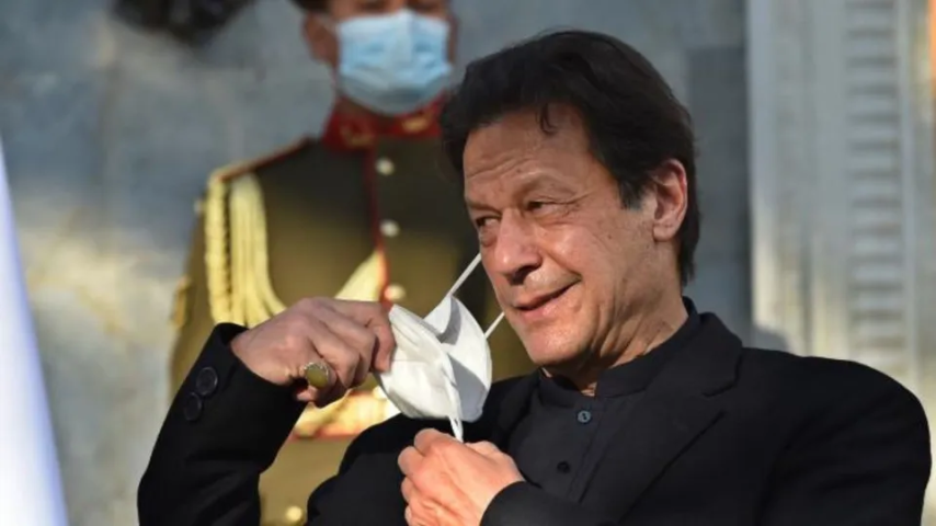 القضاء الباكستاني يوقف مؤقتا أوامر اعتقال عمران خان