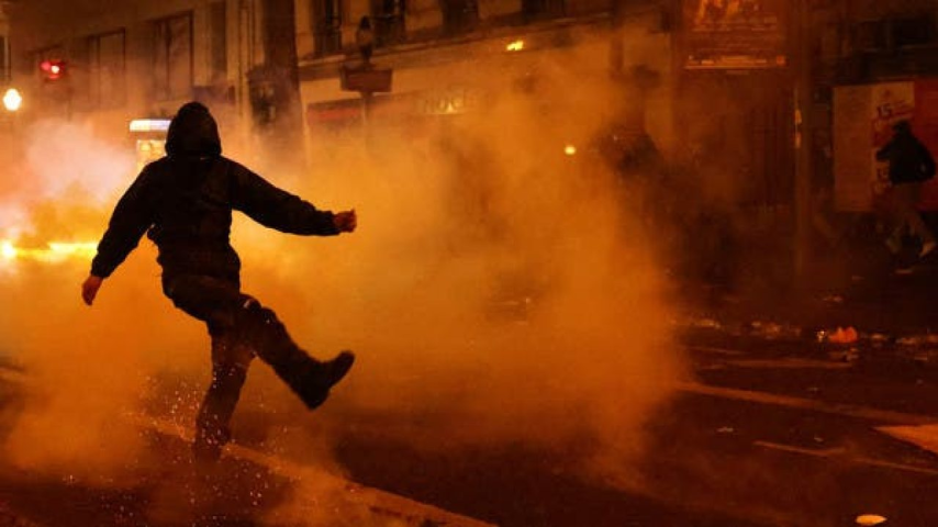 مواجهات بين الأمن والمحتجين تسفر عن حرق سيارتي شرطة في فرنسا