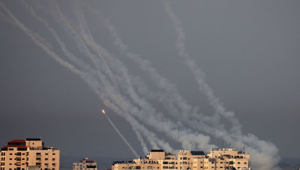 تصاعد العنف في غزة: قتيلان في غارة إسرائيلية