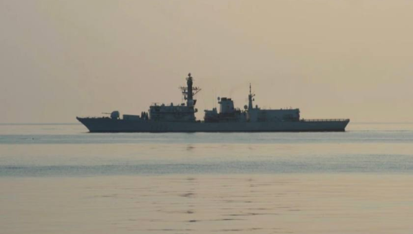 القوة البحرية الدولية تعترض سفينة صيد تحمل ثلاثة أطنان من الحشيش