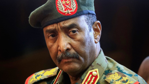 البرهان يصدر قرارات تعزز الاقتتال وتنهي آمال السلام في السودان