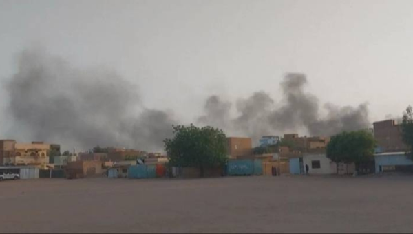 غارات جوية وقصف بالأسلحة الثقيلة على الخرطوم وأم درمان