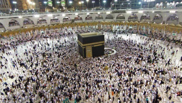 السعودية تمنع التصوير في مكة والأماكن المقدسة وتحظر توزيع الصحف أو المجلات فيهما