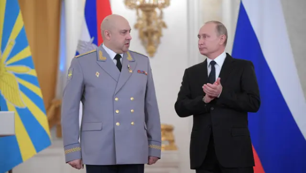 روسيا تحتجز الجنرال سيرغي سوروفيكين بتهمة التواطؤ في تمرد فاغنر