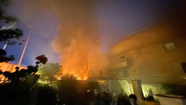 اقتحام وإشعال النار في سفارة السويد ببغداد