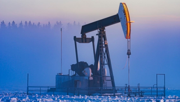 مخاوف الإمدادات تصعد بأسعار النفط لأعلى مستوى والخام الأميركي يقفز 7.2%