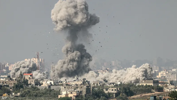 صواريخ غزة تصل عكا وخليج حيفا، وإسرائيل تكثف غاراتها