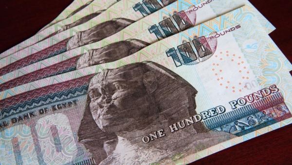 الدولار يسجل قفزة كبيرة في السوق الموازية المصرية