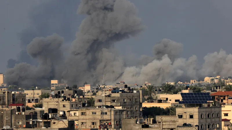 قتلى وجرحى بقصف إسرائيلي على غزة واقتحام الضفة الغربية