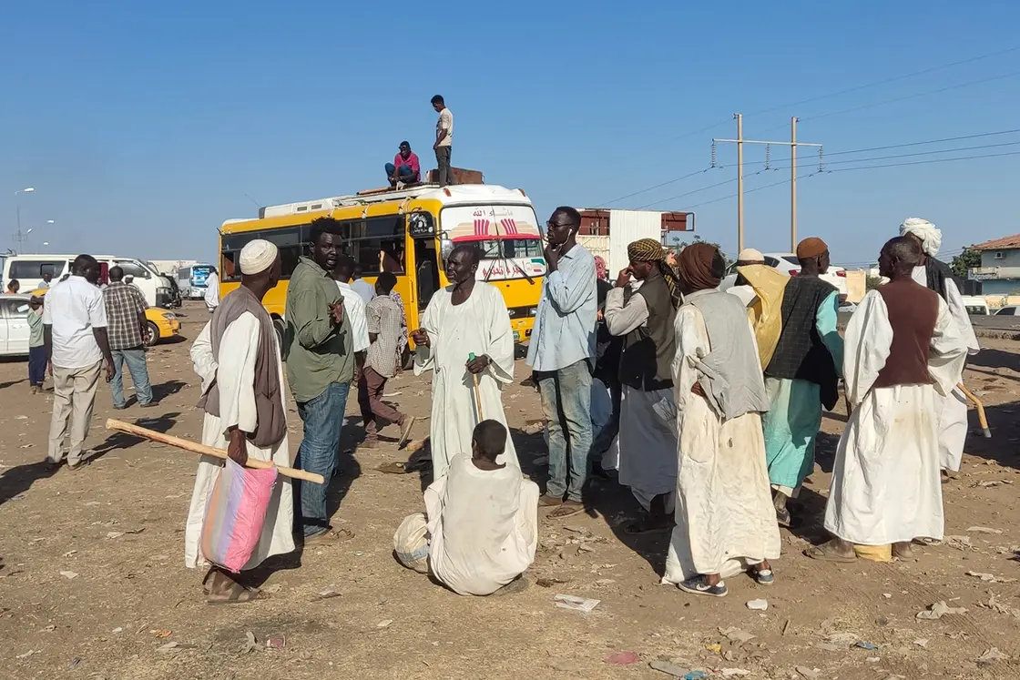 اشتباكات عنيفة بين الجيش والدعم السريع في السودان.. انفجارات بالخرطوم وتحشيد للدعم السريع في سنار