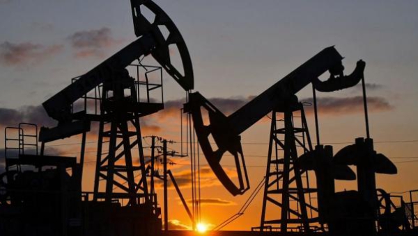 خطوة سعودية تزيد مخاوف السوق النفطية وتدفع الأسعار للتراجع