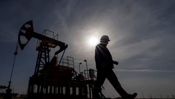 التهديدات الأمنية في البحر الأحمر تدفع أسعار النفط إلى الارتفاع