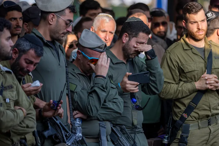 إسرائيل تعلن مقتل ضابط وإصابة اثنين في معارك بغزة
