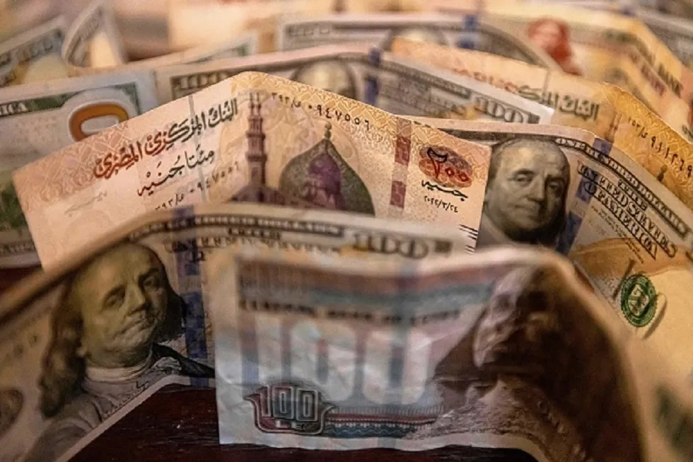 مصر.. الدولار يرتفع إلى مستوى تاريخي بالسوق السوداء