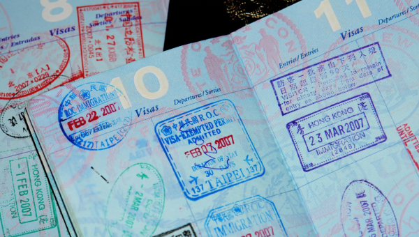 5 دول عربية تتصدر قائمة أقوى جوازات السفر في العالم