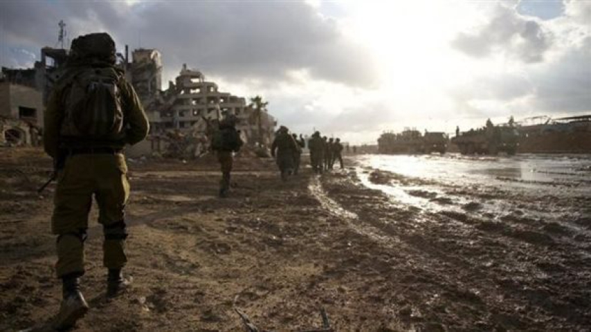 صحيفة أميركية: إسرائيل تبني منطقة عازلة على طول حدود غزة