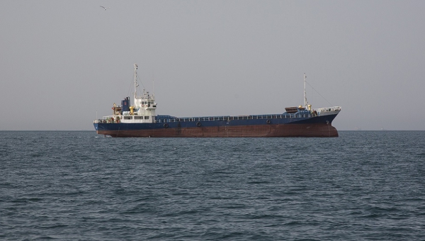 الحرس الثوري الإيراني يضبط سفينة أجنبية محملة بوقود مهرب في الخليج