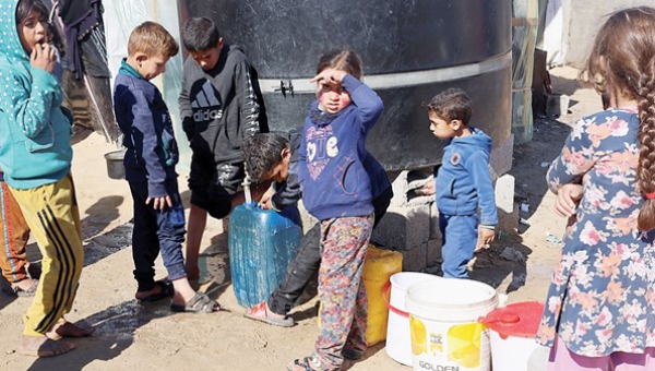 17 ألف طفل في غزة أصبحوا دون ذويهم أو انفصلوا عن عائلاتهم