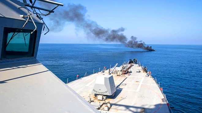 صنعاء تستهدف سفينة أمريكية رغم توجهها إلى إيران