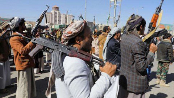 تصعيد جديد في اليمن.. صنعاء ترد على الضربات الأمريكية البريطانية بتصعيد الهجمات في البحرين الأحمر والعربي