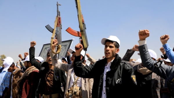 اتهامات أمريكية لإيران وحزب الله بدعم هجمات صنعاء في اليمن