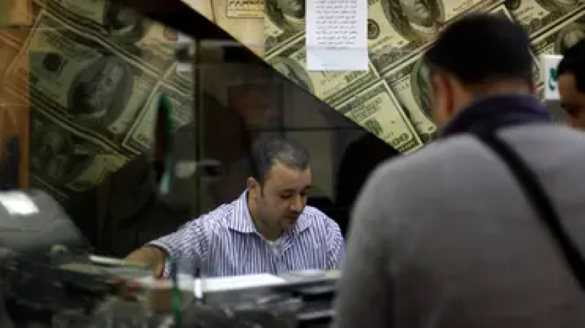 الجنيه المصري يستقر بعد تحرير سعر الصرف واتفاق صندوق النقد
