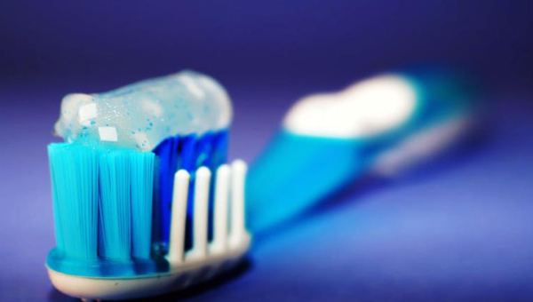 معجون الأسنان له استخدامات متعددة قد تكون أول مرة تعرفها (تفاصيل)