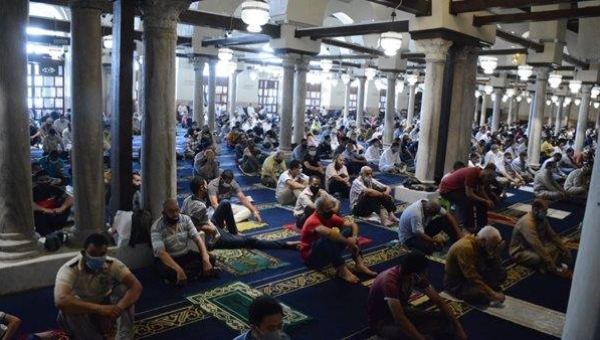 يتحدث البعض عن الدين الإبراهيمي.. التلفزيون المصري يحجب تلاوة القرآن في صلاة الجمعة لأول مرة