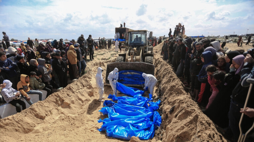 جريمة مروعة: العثور على مقبرتين جماعيتين في مستشفى ناصر تخفيان جثثاً مجهولة