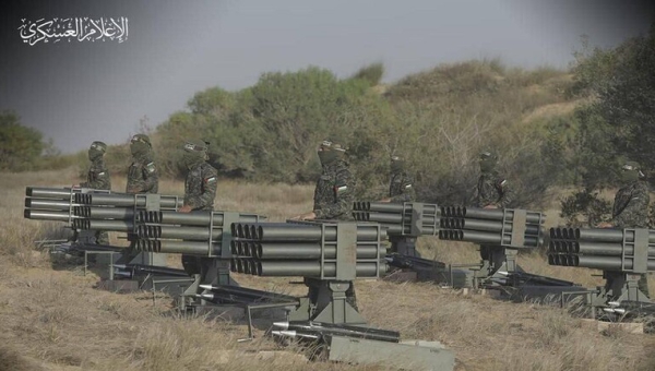صورة.. القسام تعلن استهداف تجمعات للجيش الإسرائيلي بصواريخ 