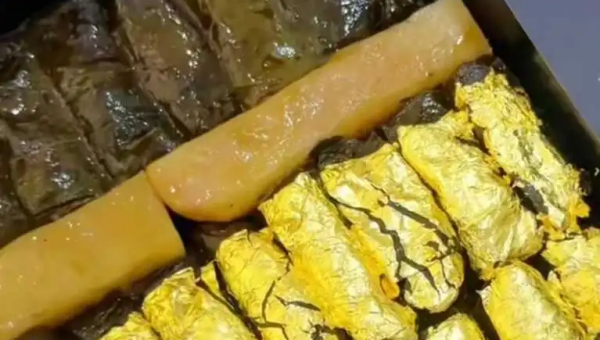 غير عادي.. مطعم كويتي يقدم وجبة طعام مطلية بالذهب و بسعر خيالي