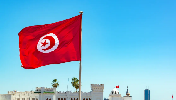 غضب عارم في تونس: منع رفع العلم الوطني في فعاليات رياضية!
